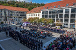 Ein imposanter Anblick: Angelobung und Ausmusterung von 112 neuen Polizist:innen am Grazer Karmeliterplatz.